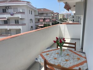 Outdoor dining - Situation House (Catanzaro)