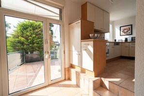 Frigorifero, forno, piano cottura, lavastoviglie