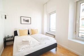 Escrivaninha, Wi-Fi, roupa de cama