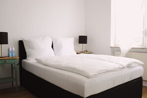 Escriptori, wifi i roba de llit