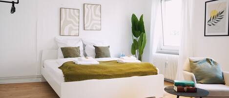 Escritorio, wifi y ropa de cama