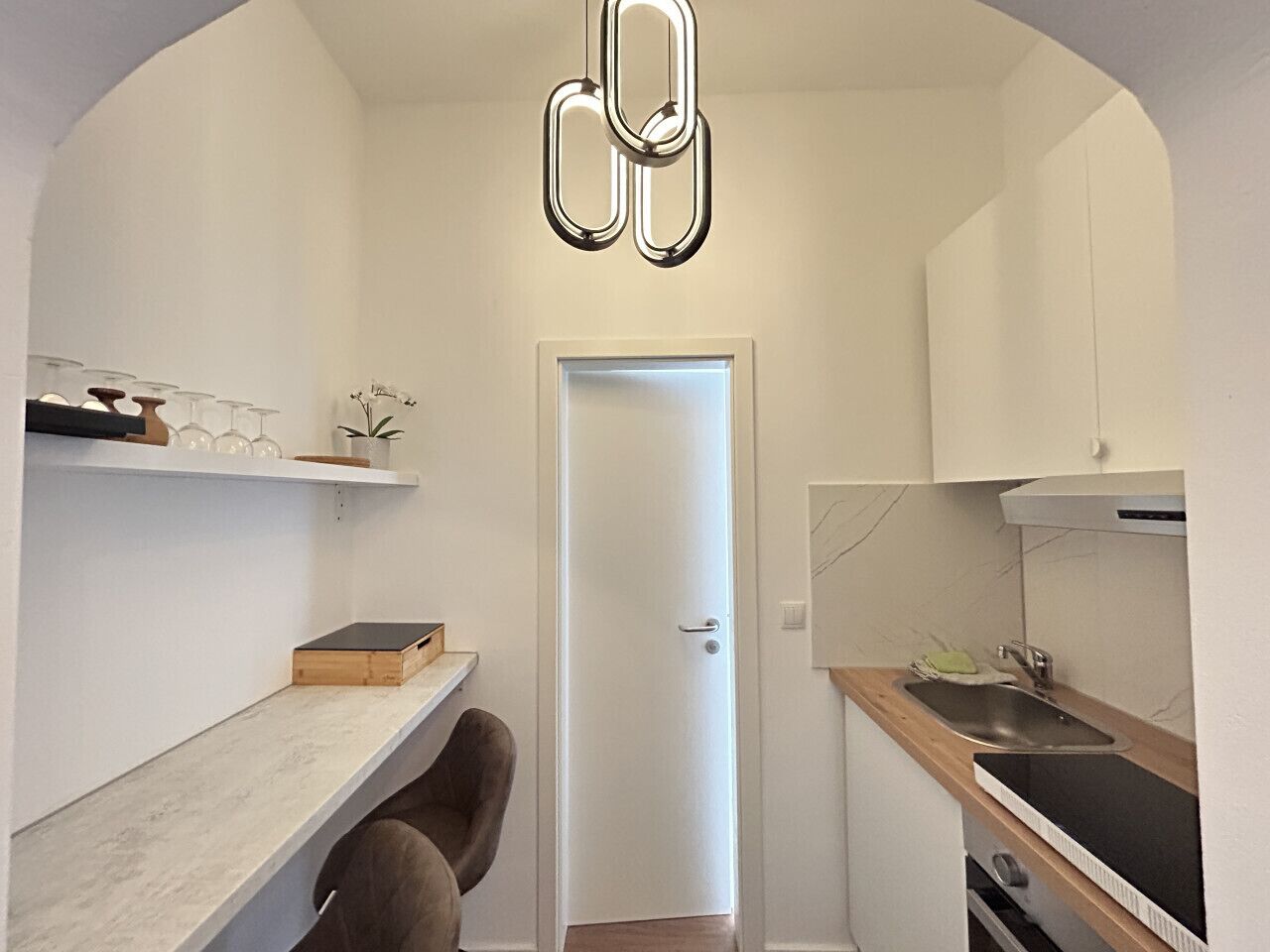 Four, cafetière/bouilloire, grille-pain