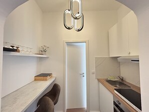 Ofen, Wasserkocher mit Kaffee-/Teezubehör, Toaster