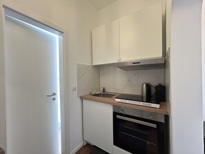 Oven, coffee/tea maker, toaster, cookware/dishes/utensils - Deluxe Studio with kitchen (Koblenz)