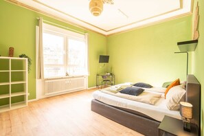 Desk, WiFi - Deluxe Studio with kitchen (Koblenz)