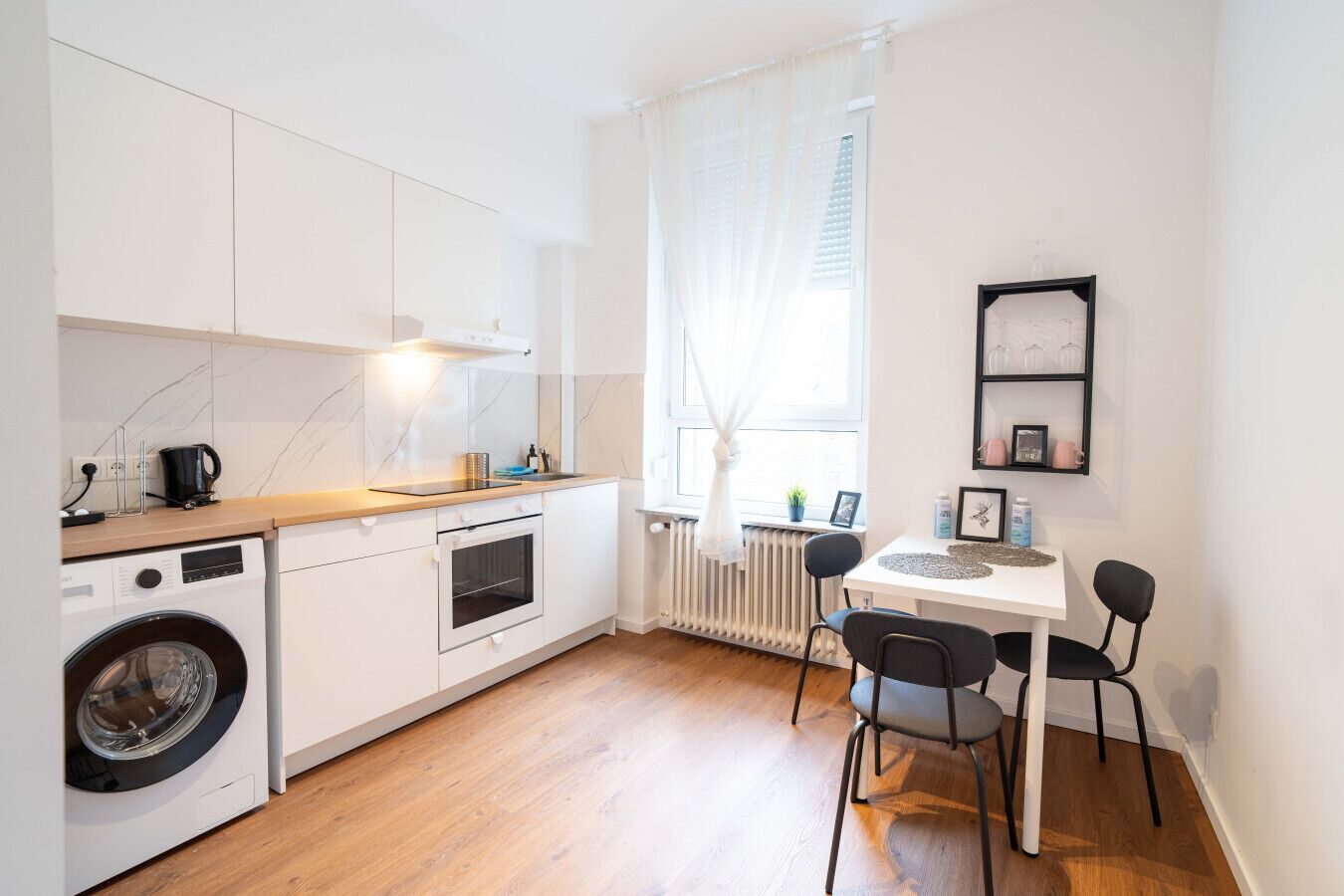 Coffee/tea maker, toaster, dining tables