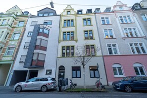 Exterior - Central Apartment | WiFi | Kitchen | Garden Access (Koblenz)