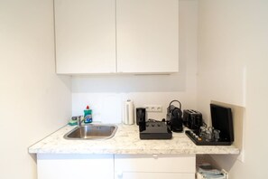 Ofen, Wasserkocher mit Kaffee-/Teezubehör, Toaster