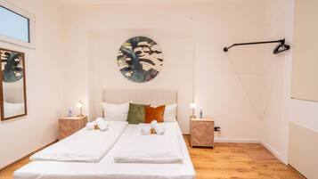 Desk, WiFi, bed sheets