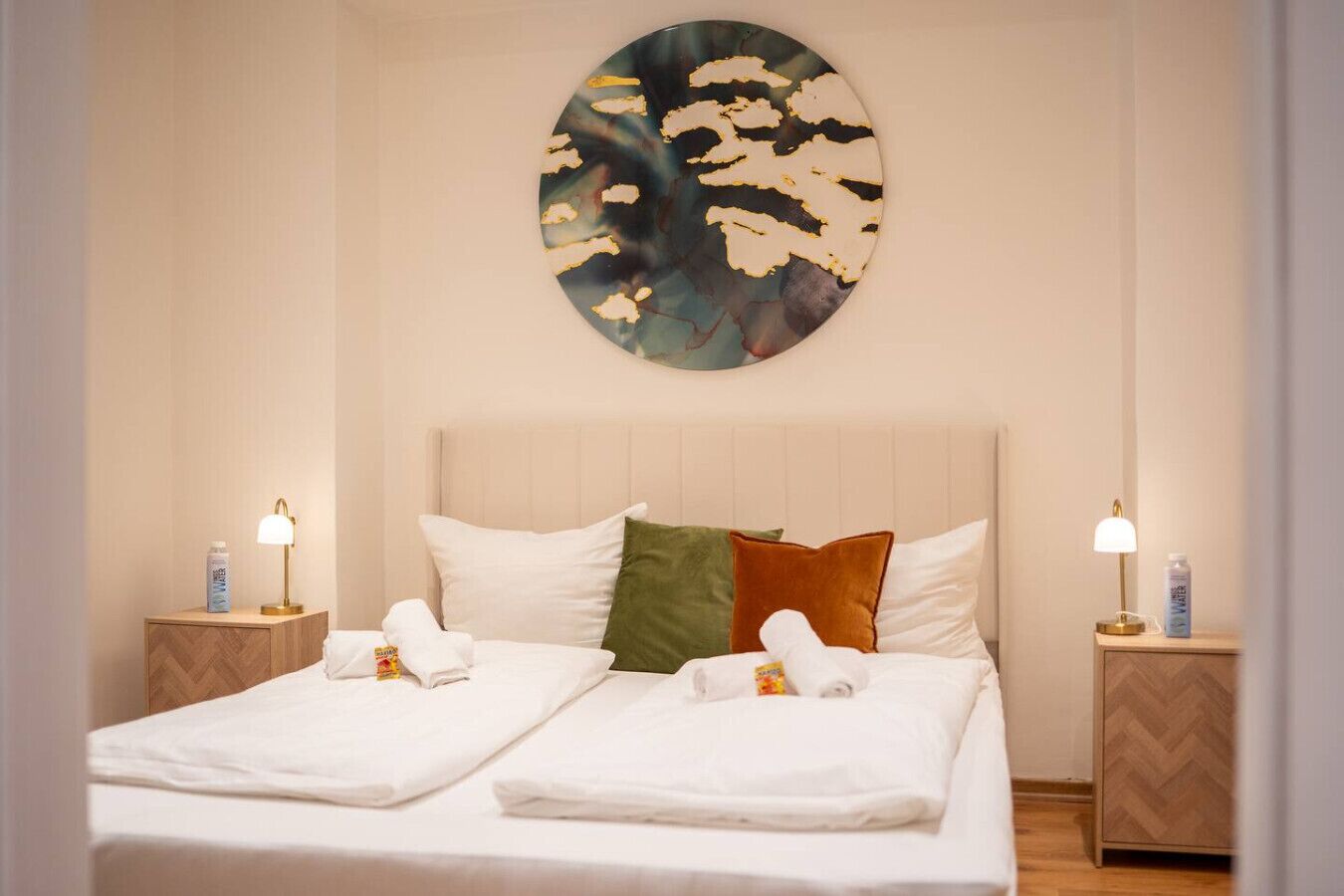 Schreibtisch, WLAN, Bettwäsche