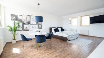 Schreibtisch, WLAN, Bettwäsche