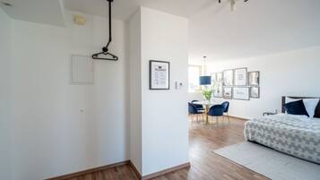 Schreibtisch, WLAN, Bettwäsche