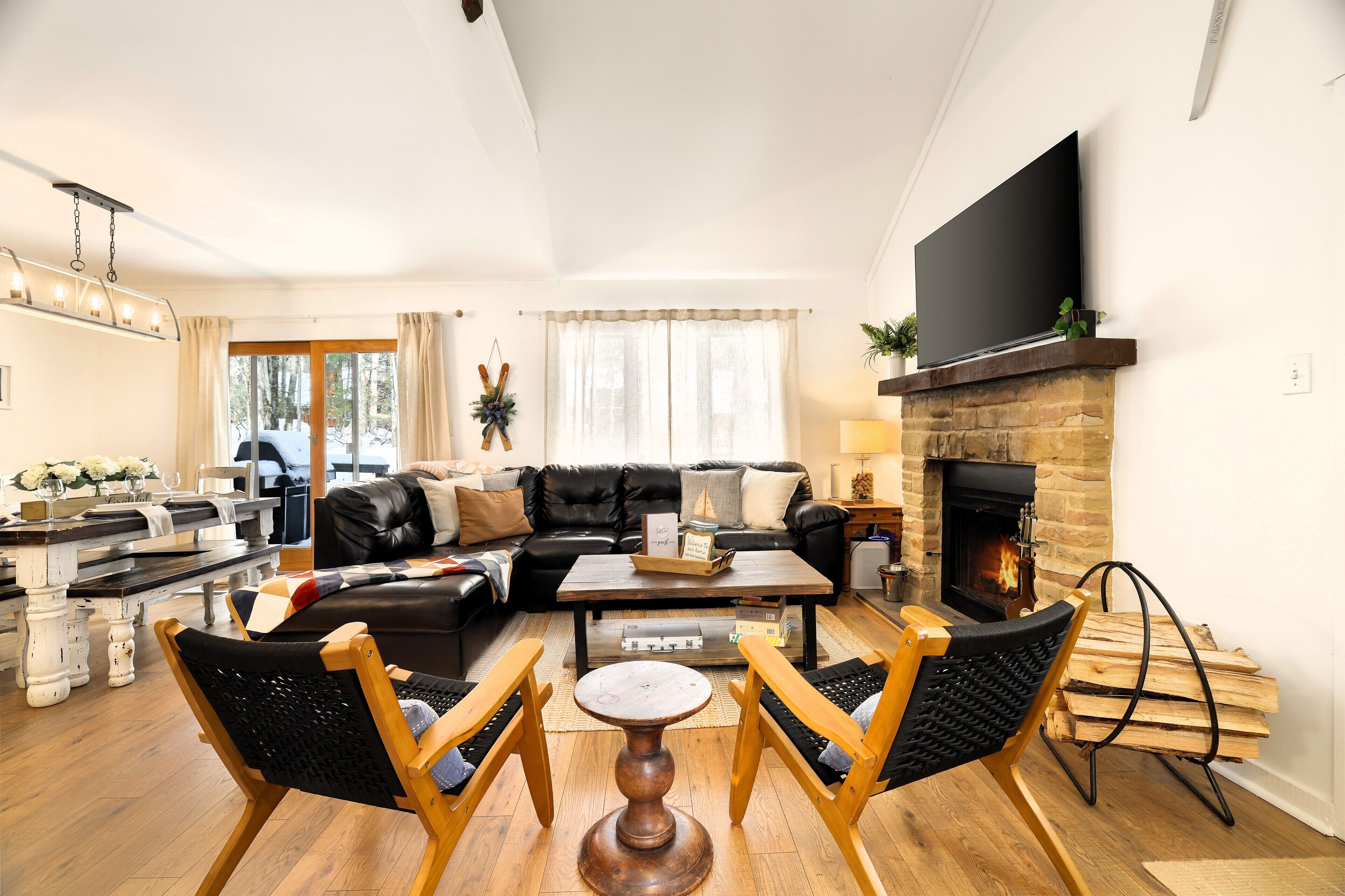 スマートテレビ、暖炉、テレビゲーム