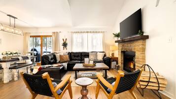 スマートテレビ、暖炉、テレビゲーム