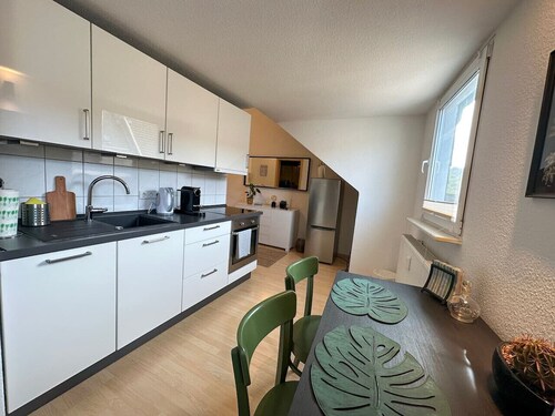 Central Apartment | WiFi | Kitchen | Garden Access