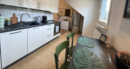 Central Apartment | WiFi | Kitchen | Garden Access