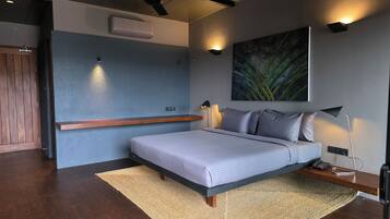 Deluxe Double Room, Mountain View | Laptop workspace, blackout drapes, iron/ironing board, free WiFi