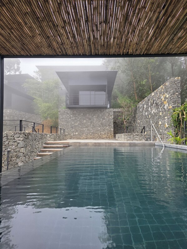 Hồ bơi ngoài trời