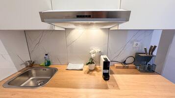 Ofen, Wasserkocher mit Kaffee-/Teezubehör, Toaster