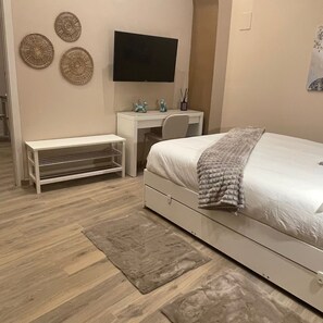 Iron/ironing board, WiFi, bed sheets