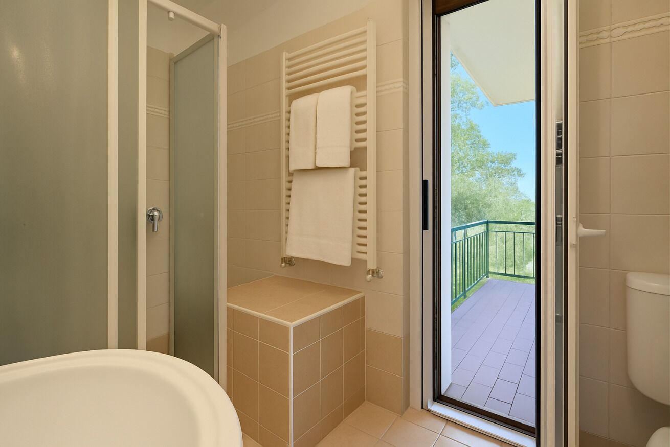 Doccia, asciugacapelli, bidet, asciugamani