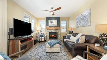Smart TV, fireplace
