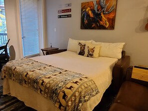 1 bedroom, travel cot, Internet, bed sheets - Modern 1 bedroom with private balcony offering mountain views, bedroom with fire (Winter Park)