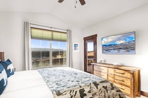 3 bedrooms, desk, iron/ironing board, free WiFi - Moose Mgmt at Black Rock 14161: Pvt Hot Tub-Grill-Views (Park City)