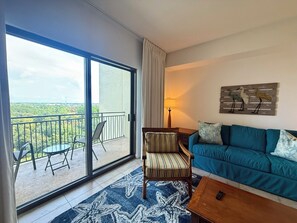 TV - Bright Beachside Studio w/ Balcony & Free round of Golf & Activities Daily! (Panama City Beach)