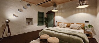 Beautiful 1-bedroom earthen cottage in enchanting Bir - A perfect getaway