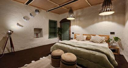 Beautiful 1-bedroom earthen cottage in enchanting Bir - A perfect getaway