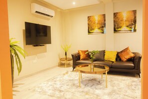 Smart TV - Fully furnished and spacious 2bedroom House in Accra (Nii Okaiman East)