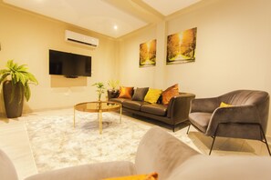 Smart TV - Fully furnished and spacious 2bedroom House in Accra (Nii Okaiman East)