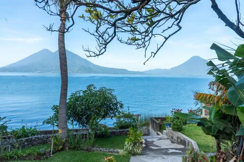 Charming 1-bedroom cottage in welcoming Panajachel getaway