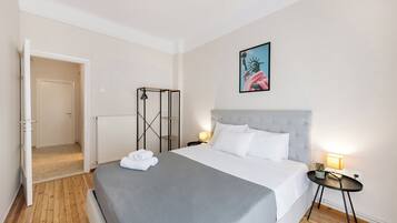 Apartamento | Quartos à prova de som, ferros/tábuas de passar roupa, Wi-Fi de cortesia