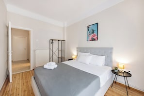 Apartamento | Quartos à prova de som, ferros/tábuas de passar roupa, Wi-Fi de cortesia