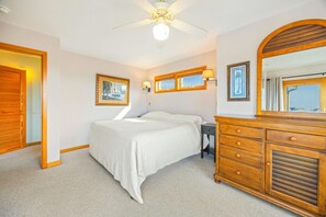 Free WiFi, bed sheets - Canalfront, Dog Friendly Home in Avon with Hot Tub and Private Dock (Avon)