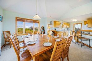 Dining - Canalfront, Dog Friendly Home in Avon with Hot Tub and Private Dock (Avon)