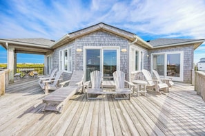 Terrace/patio - Canalfront, Dog Friendly Home in Avon with Hot Tub and Private Dock (Avon)