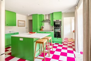 Microwave, dishwasher, coffee/tea maker