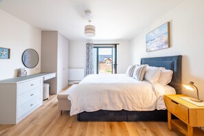 Iron/ironing board, Internet, bed sheets - Nethercoat, Wells-next-the-Sea, Norfolk (Wells-next-the-Sea)
