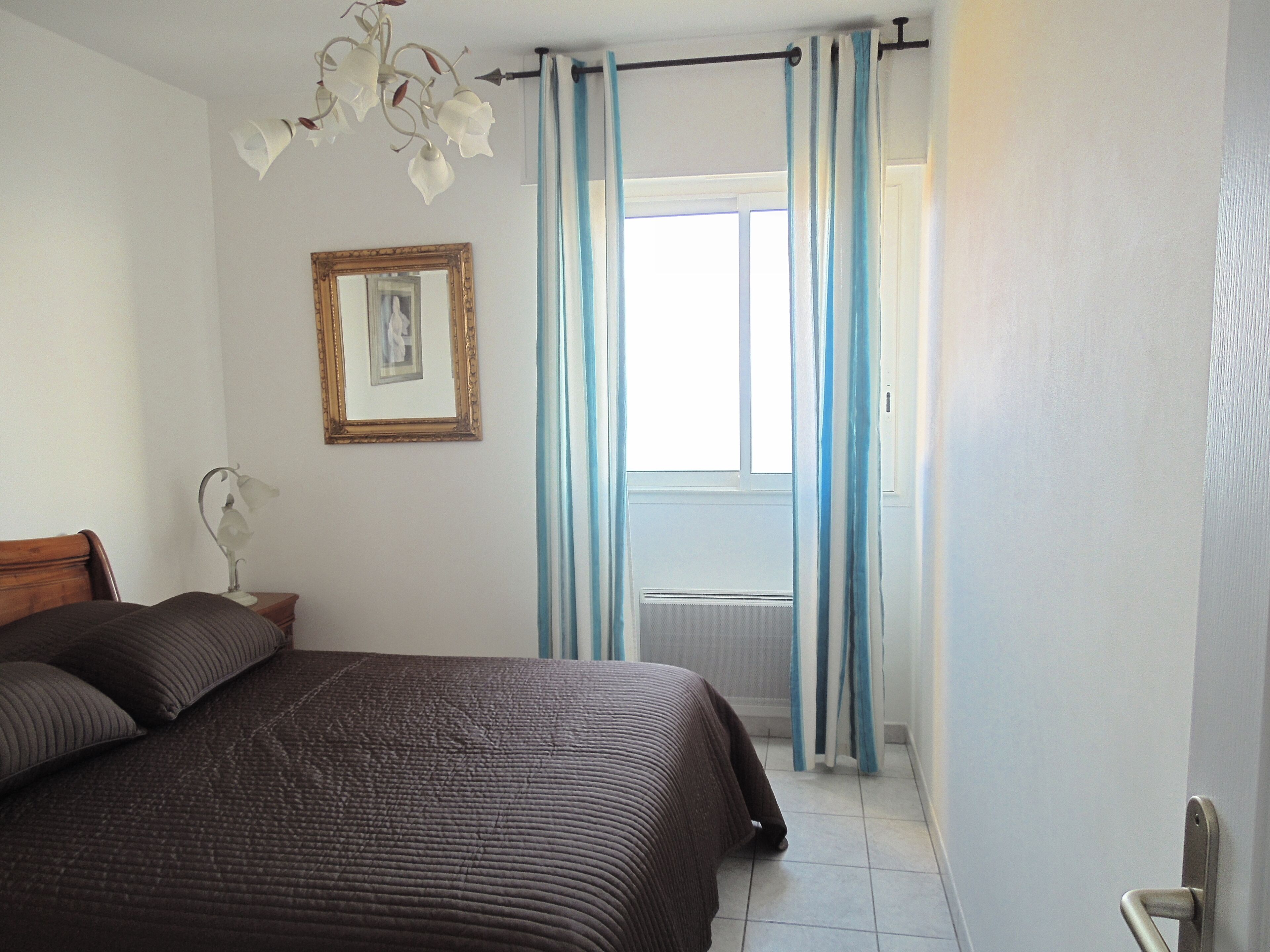 1 habitación, tabla de planchar con plancha y wifi gratis 