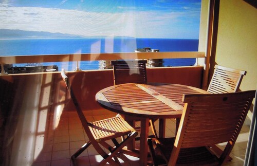 NEW! LARGE F2 AIR CONDITIONED SEA VIEW ROUTE DES ILES SANGUINAIRES NO VIS-à-VIS