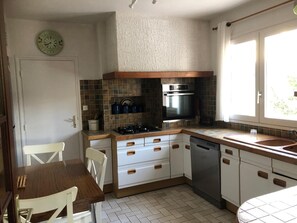 Private kitchen - Beautiful house with large garden in a quiet location close to the sea (Ploemeur)