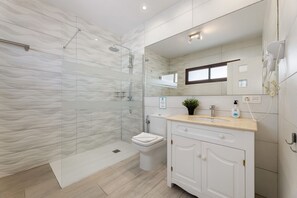 Shower, towels