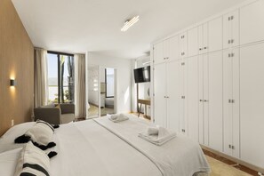 3 bedrooms, in-room safe, free WiFi, bed sheets