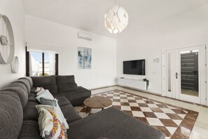 TV