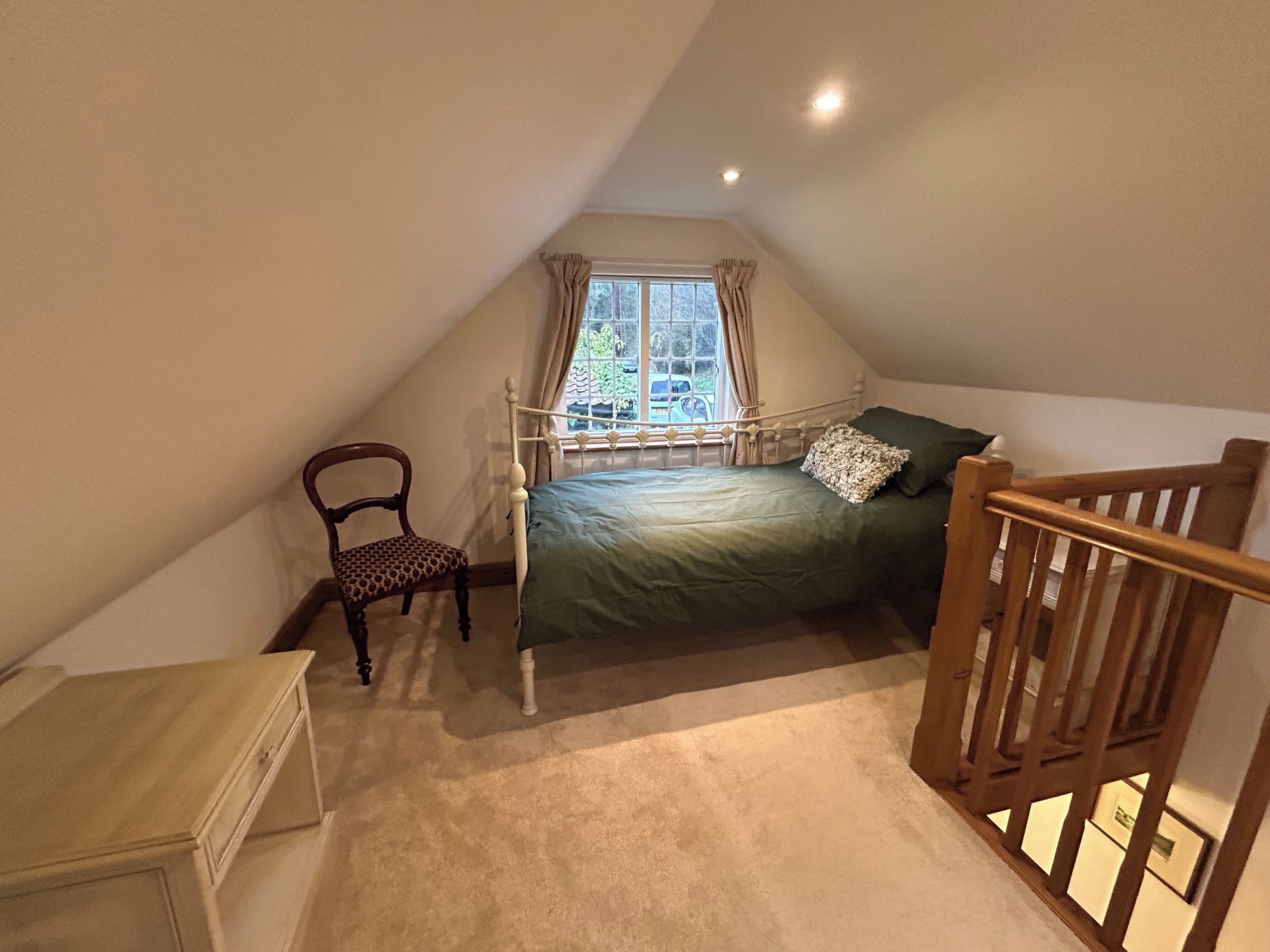 Silitysrauta/-lauta, Wi-Fi, vuodevaatteet