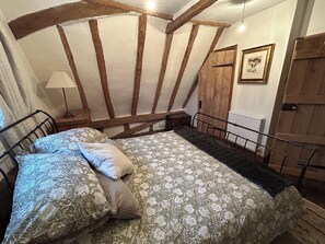 Silitysrauta/-lauta, Wi-Fi, vuodevaatteet