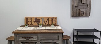 Stockyards Studio sleeps up to 6 & just minutes away from Stockyards & Downtown